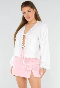 Witte Blouse met Koordsluitingen en Hartvormige Zakken