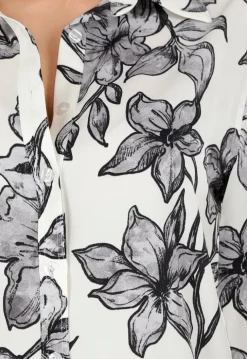 Witte Blouse met Zwarte Bloemenprint en Lange Mouwen