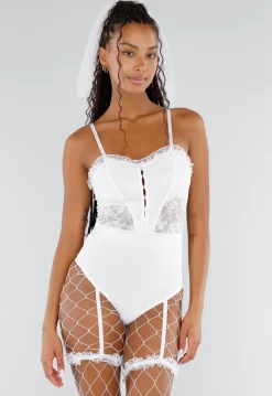 Witte Bruids Lingerie Set met Sluier en Netpanty met Jarretels