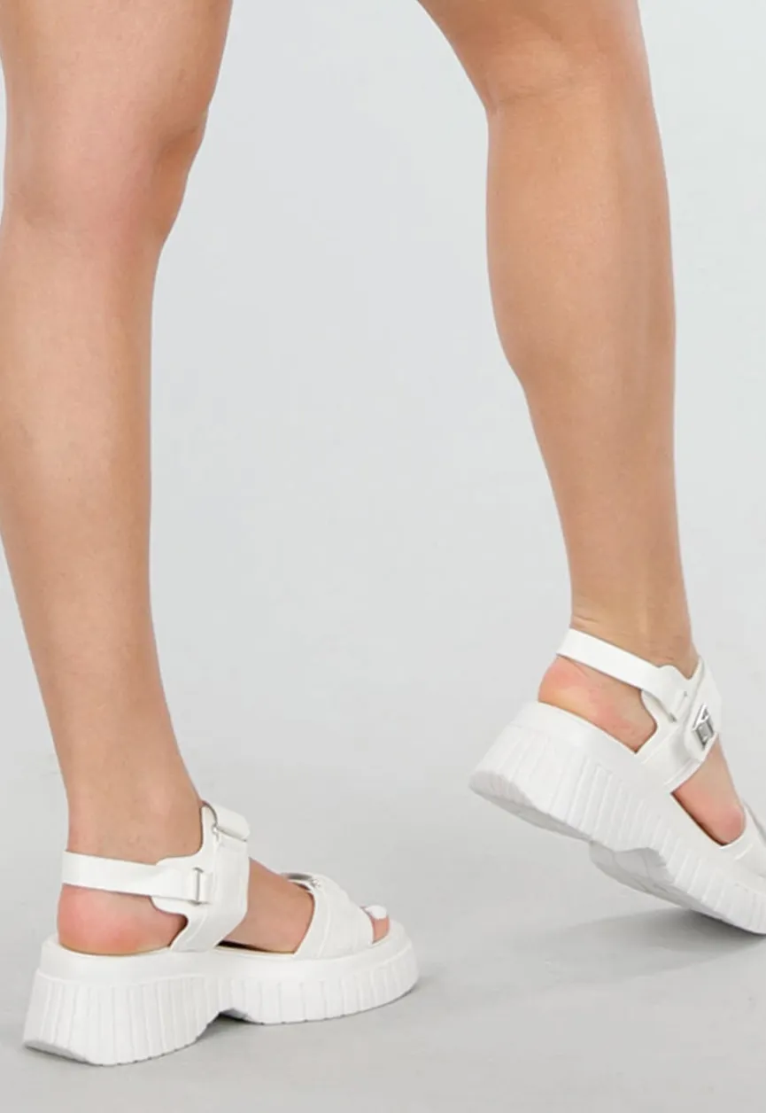 Witte Chunky Sandalen met Dikke Zool en Verstelbare Gespbandjes