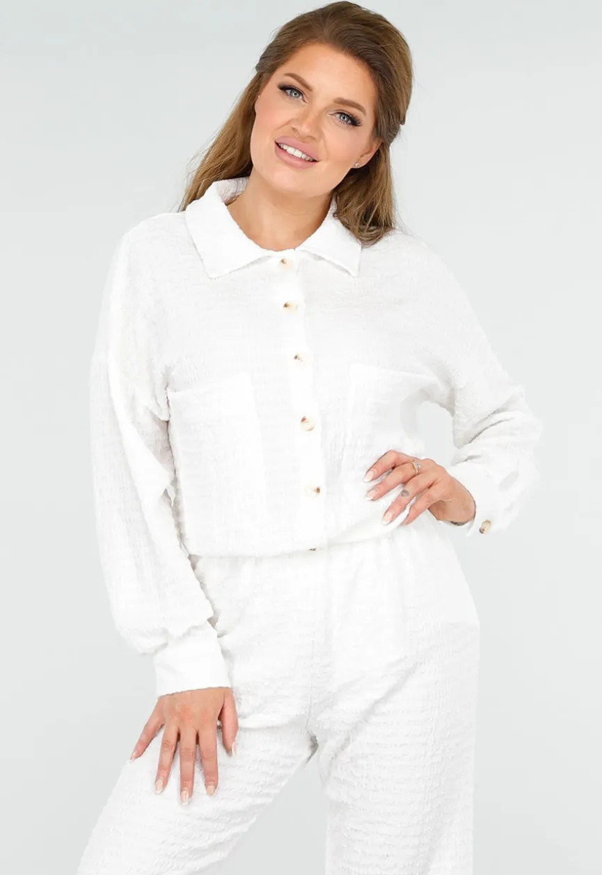 Witte Crinkle Stretch Set met Doorknoop Blouse en Rechte Broek met Elastische Tailleband