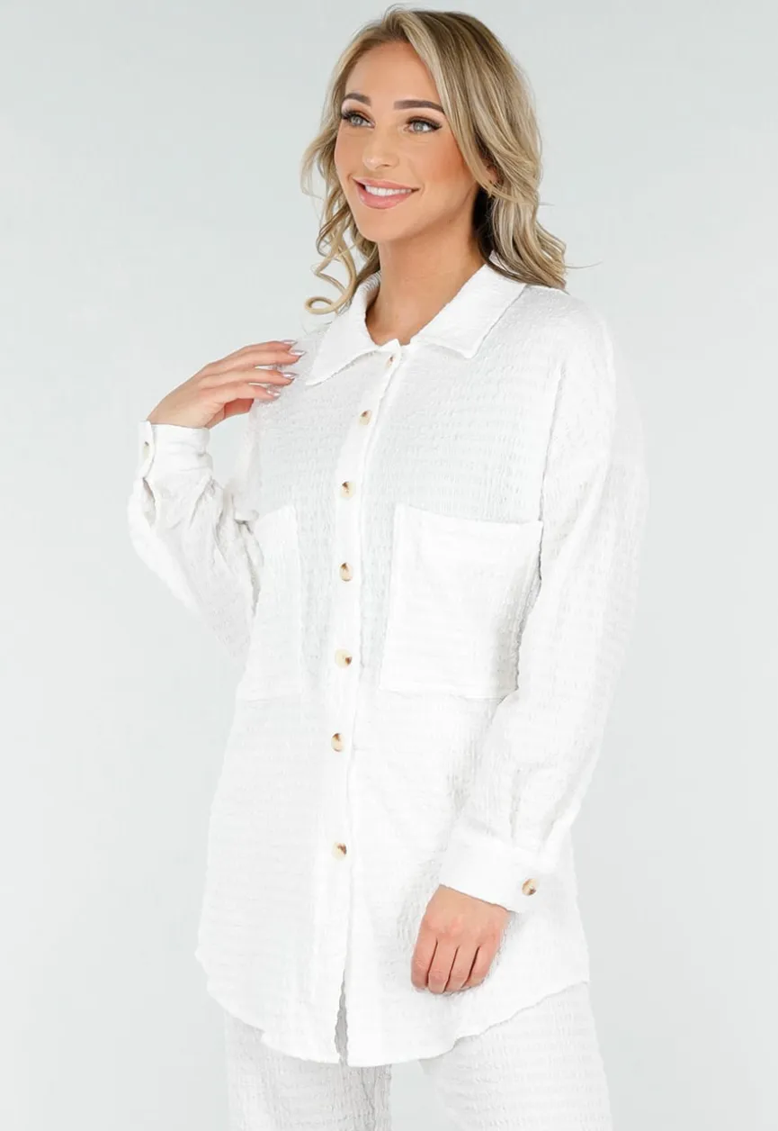 Witte Crinkle Stretch Set met Doorknoop Blouse en Rechte Broek met Elastische Tailleband