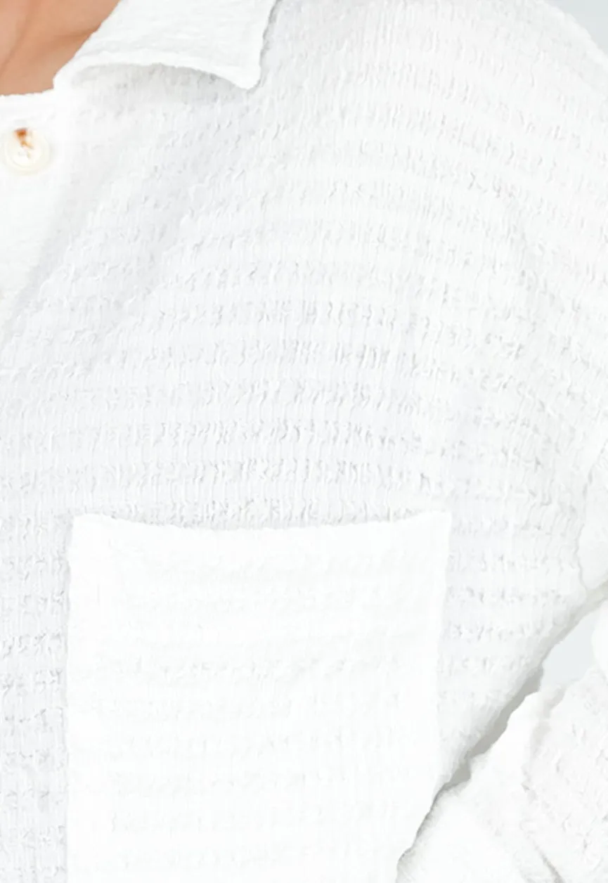 Witte Crinkle Stretch Set met Doorknoop Blouse en Rechte Broek met Elastische Tailleband