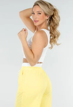 Witte Crop Top en Butter Yellow Wijde Broek Set met Elastische Taille