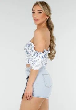 Witte Crop Top met Bloemetjesprint en Gesmockte Stretchstof en Ruffle Mouwen