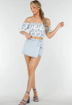 Witte Crop Top met Bloemetjesprint en Gesmockte Stretchstof en Ruffle Mouwen