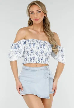 Witte Crop Top met Bloemetjesprint en Gesmockte Stretchstof en Ruffle Mouwen