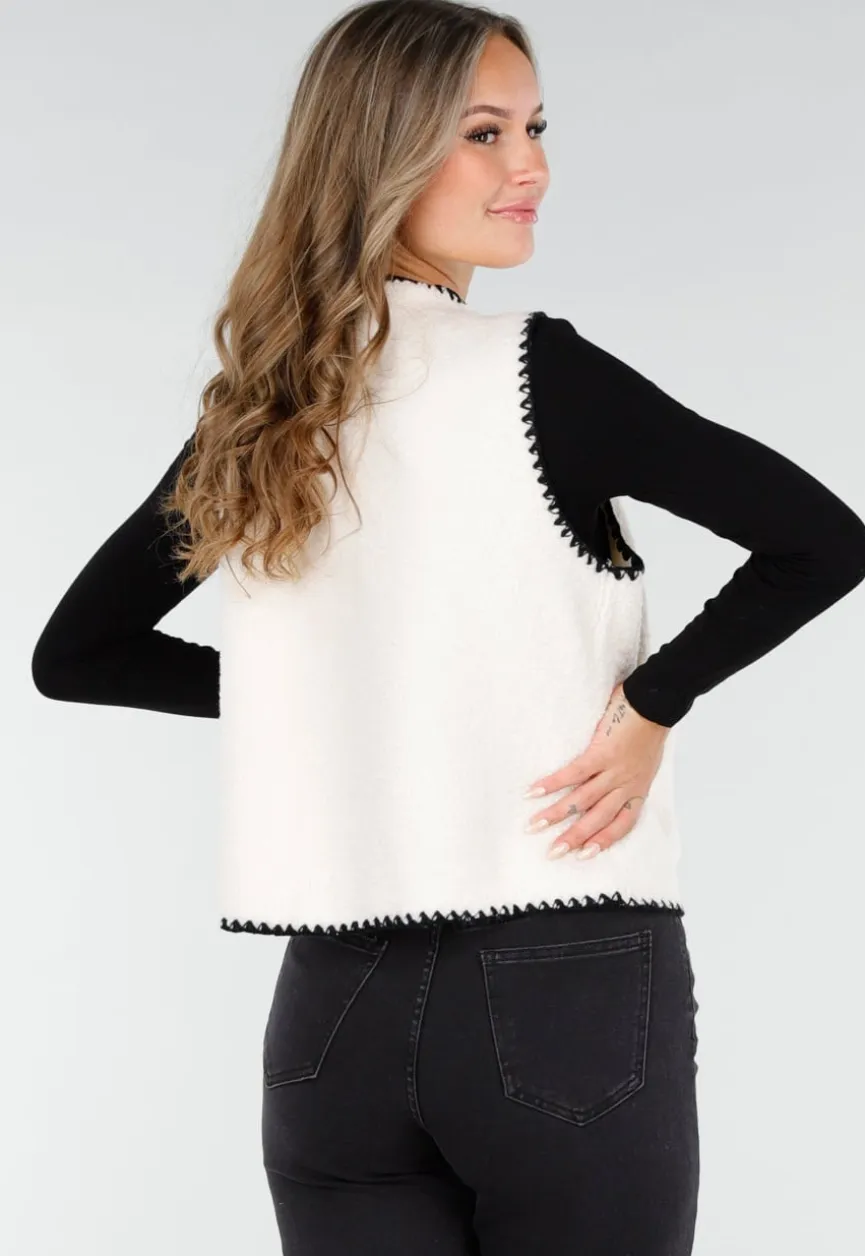Wit Teddy Gilet met Zwarte Randen en Knoopsluiting