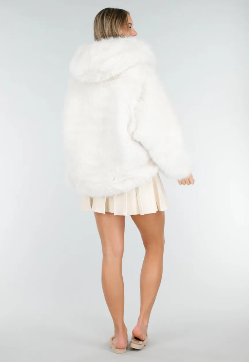Witte Faux Fur Jas met Capuchon