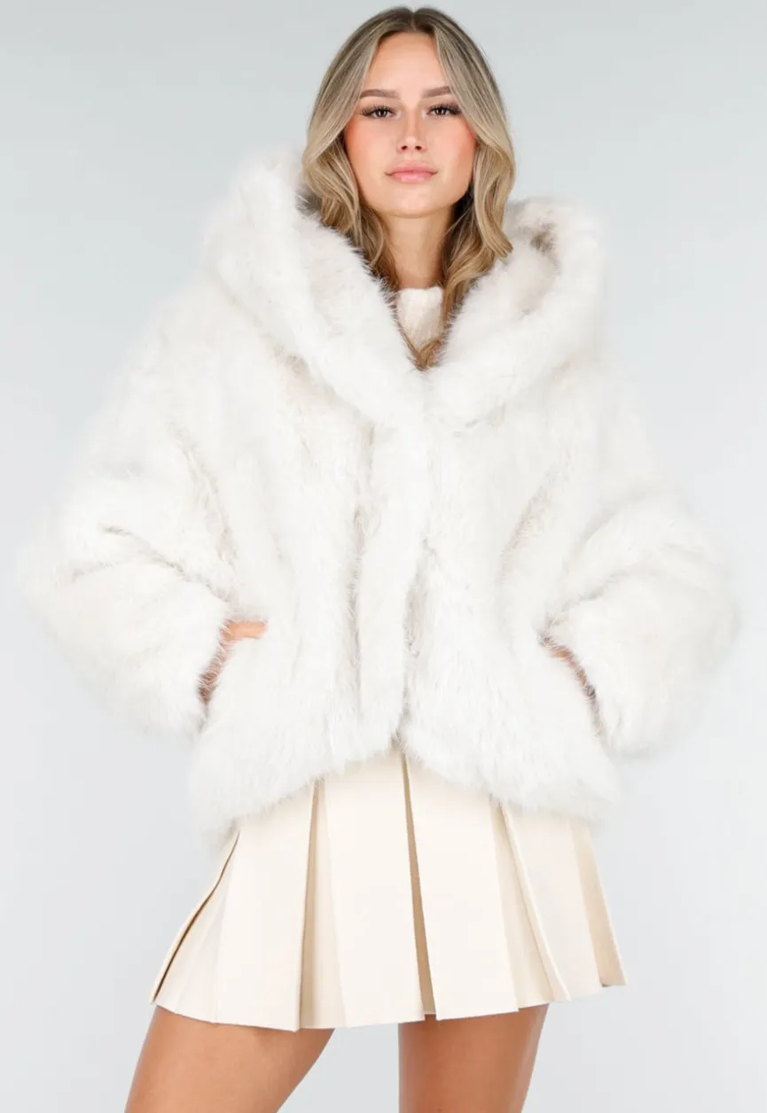 Witte Faux Fur Jas met Capuchon