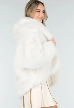 Witte Faux Fur Jas met Capuchon