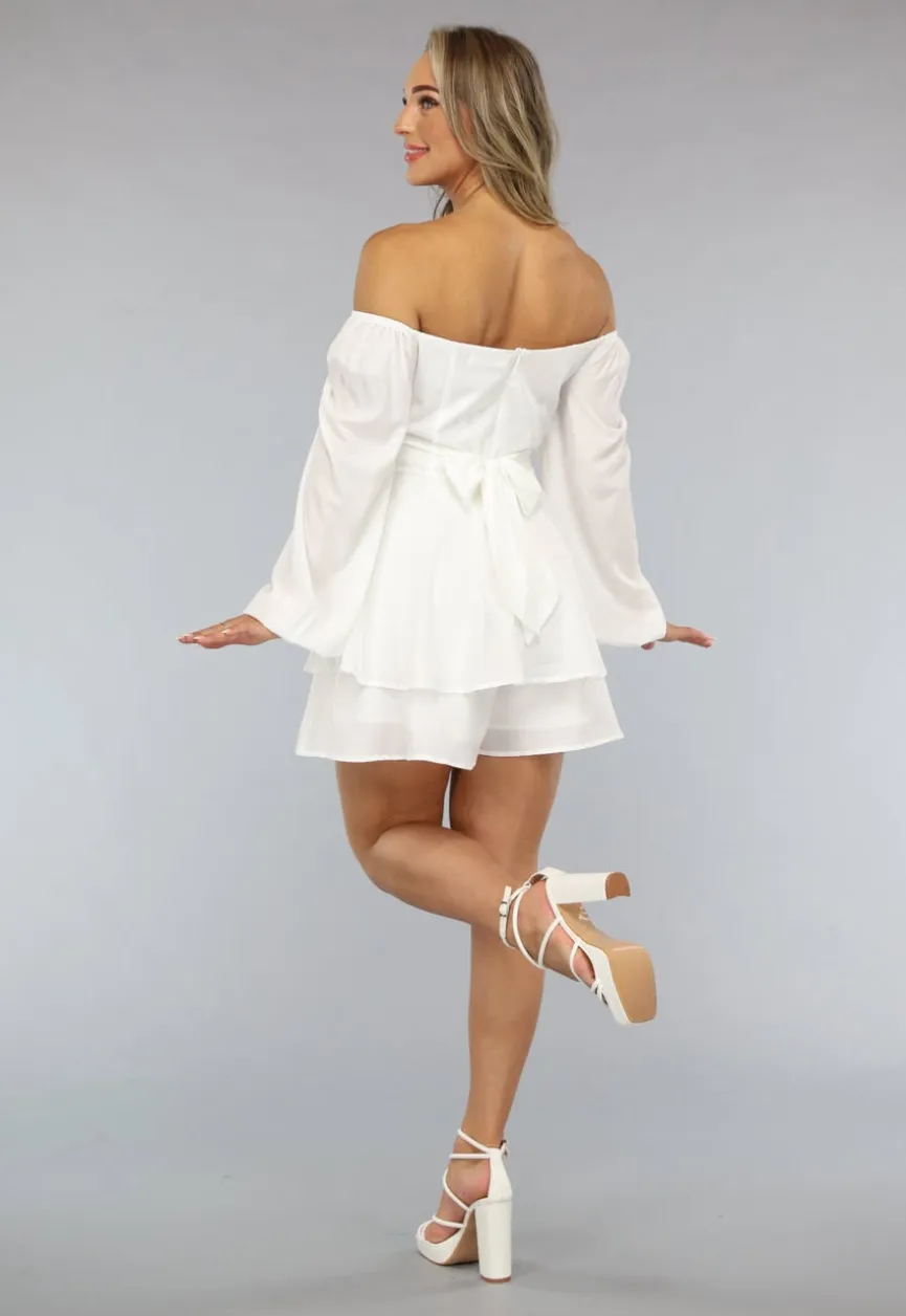 Witte Flowy Playsuit met Strikdetail