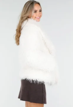Witte Fluffy Jas met Lange Mouwen en Brede Kraag