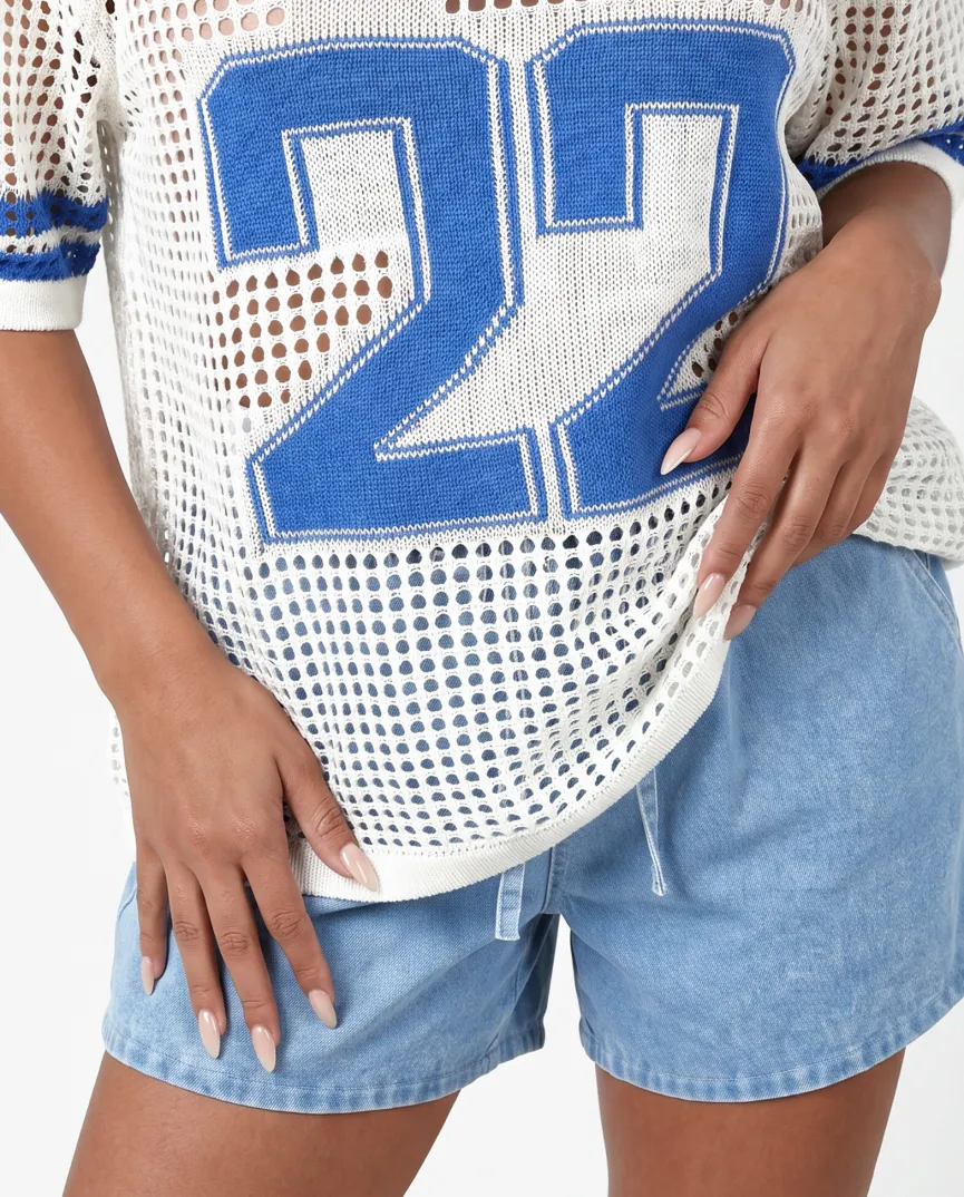 Witte Gebreide Football Top met Blauwe Strepen en Nummer Print