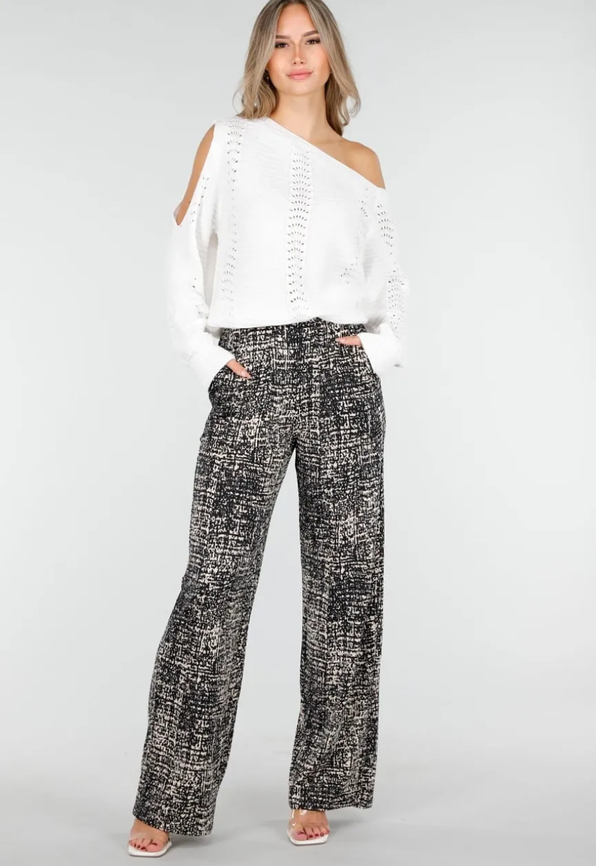 Witte Gebreide Trui met Cut Out en Off Shoulder