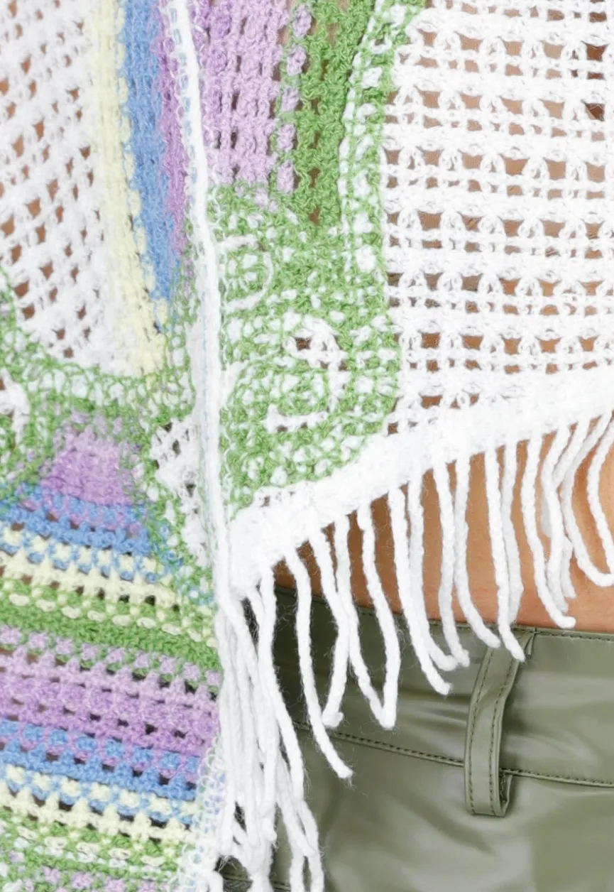 Witte Gehaakte Top met Regenboogprint en Franjes