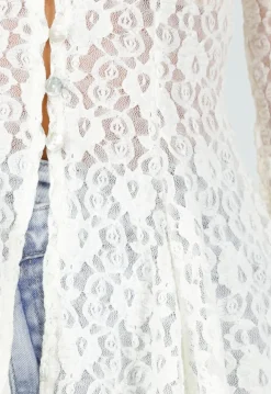 Witte Kanten Peplum Top met Knopen en Lange Mouwen