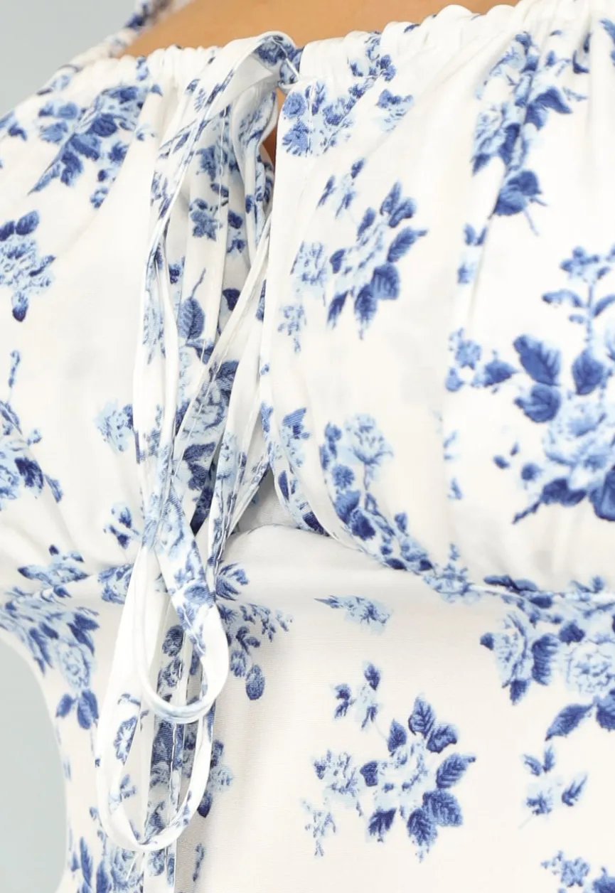 Witte Lange Jurk met Blauwe Bloemenprint en Split