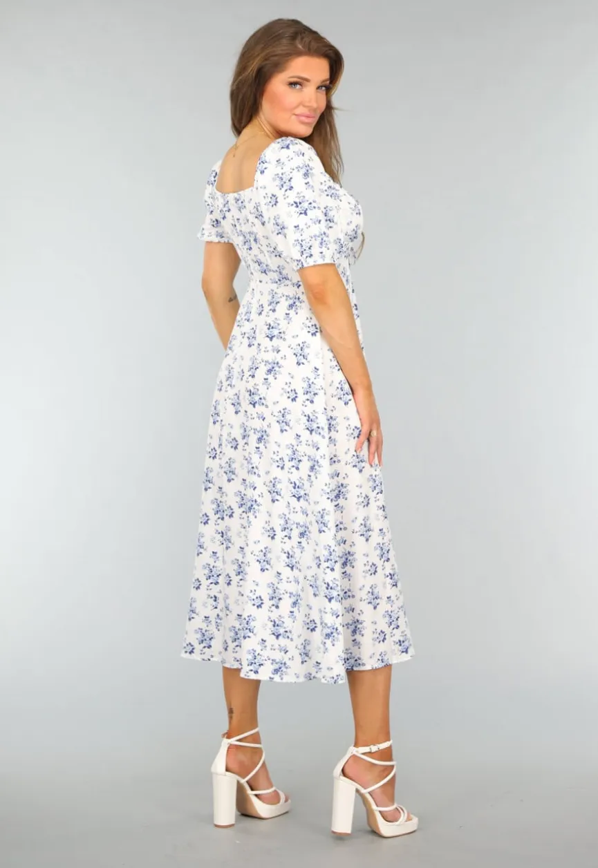 Witte Lange Jurk met Blauwe Bloemenprint en Split
