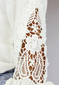 Witte Losse Blouse met Gehaakte Mouwen