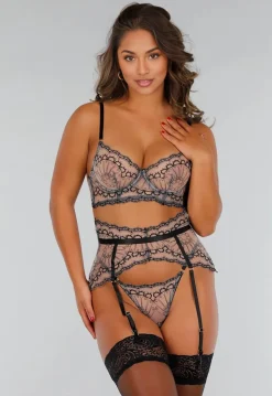 Witte Mesh Lingerie Set met Beugelbh, Gouden Verstellers en Jarretelband met Haaksluiting