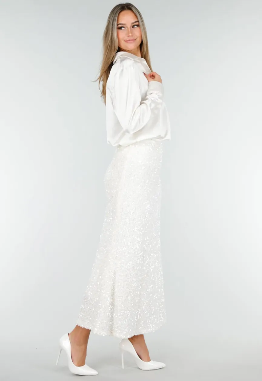 Witte Midi Rok met All Over Pailletten en Subtiele Uitlopende Zoom