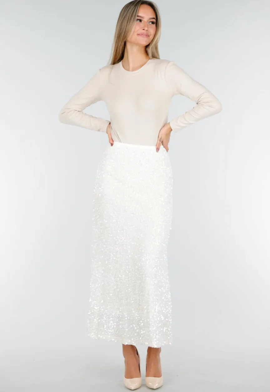 Witte Midi Rok met All Over Pailletten en Subtiele Uitlopende Zoom