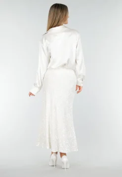 Witte Midi Rok met All Over Pailletten en Subtiele Uitlopende Zoom
