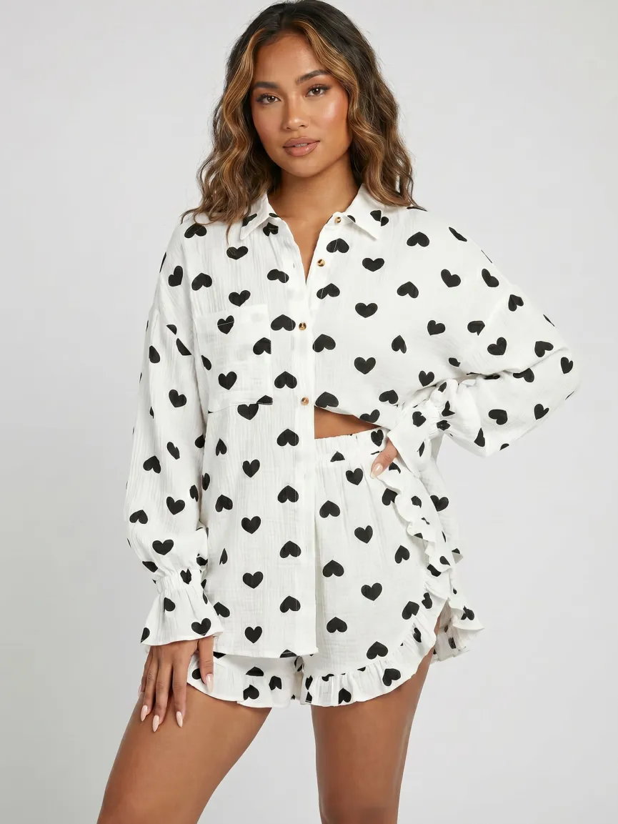 Witte Mousseline Two Piece met Zwarte Hartjes en Ruffles