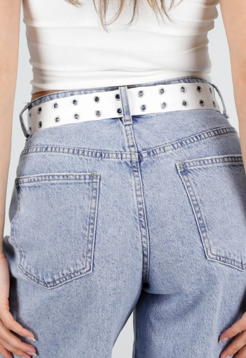 Witte Riem met Metalen Oogjes en Gesp
