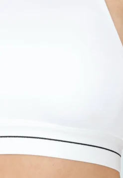 Witte Sportset met Plissé Skort en Crop Top met Gestreepte Band