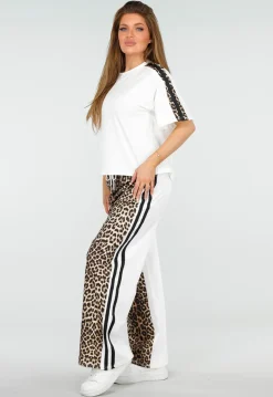Witte Stretch Two Piece Set met Luipaardprint en Sportieve Strepen