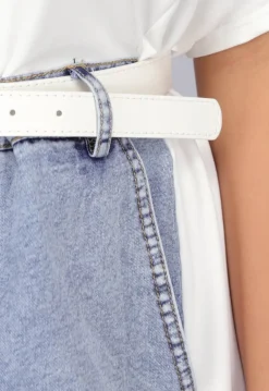 Witte T Shirt Jurk met Denim Rok Ontwerp