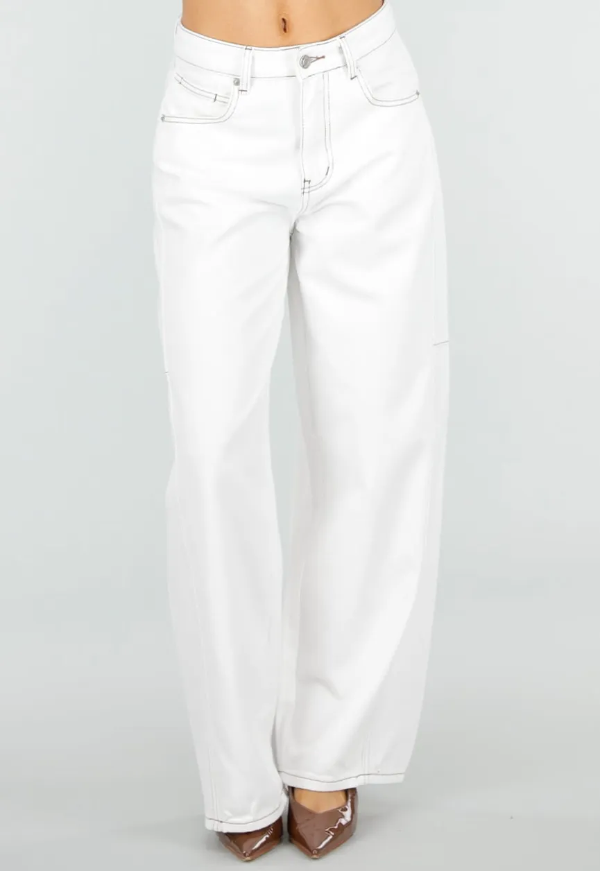 Witte Wide Leg Jeans met Bruine Stiksels en High Waist Pasvorm