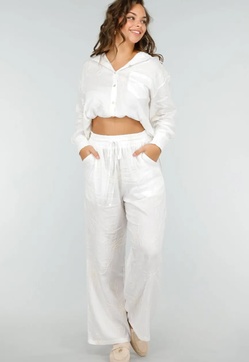 Wit Tweedelig Setje met Geborduurde Blouse en Broek