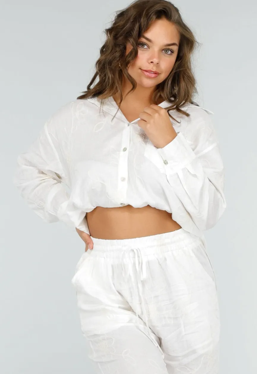 Wit Tweedelig Setje met Geborduurde Blouse en Broek