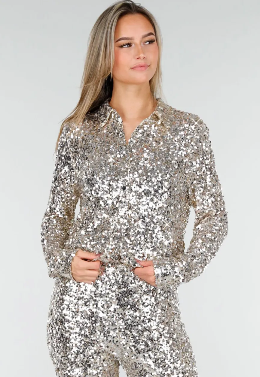 Zilveren Blouse met All Over Pailletten en Klassieke Kraag