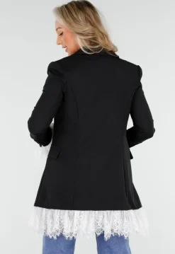 Zwarte Blazer met Witte Kanten Ruches aan Zoom en Mouwen