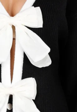 Zwarte Cardigan met Witte Striksluiting en Lange Mouwen
