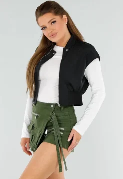 Zwarte Cropped Bodywarmer met Ritssluiting en Hoge Kraag