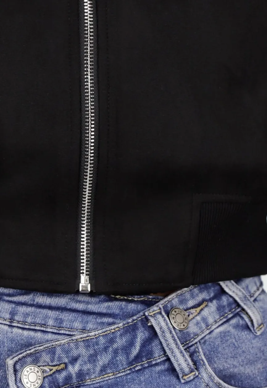 Zwarte Cropped Bomberjas met Zilverkleurige Rits en Utility-Zak op de Mouw