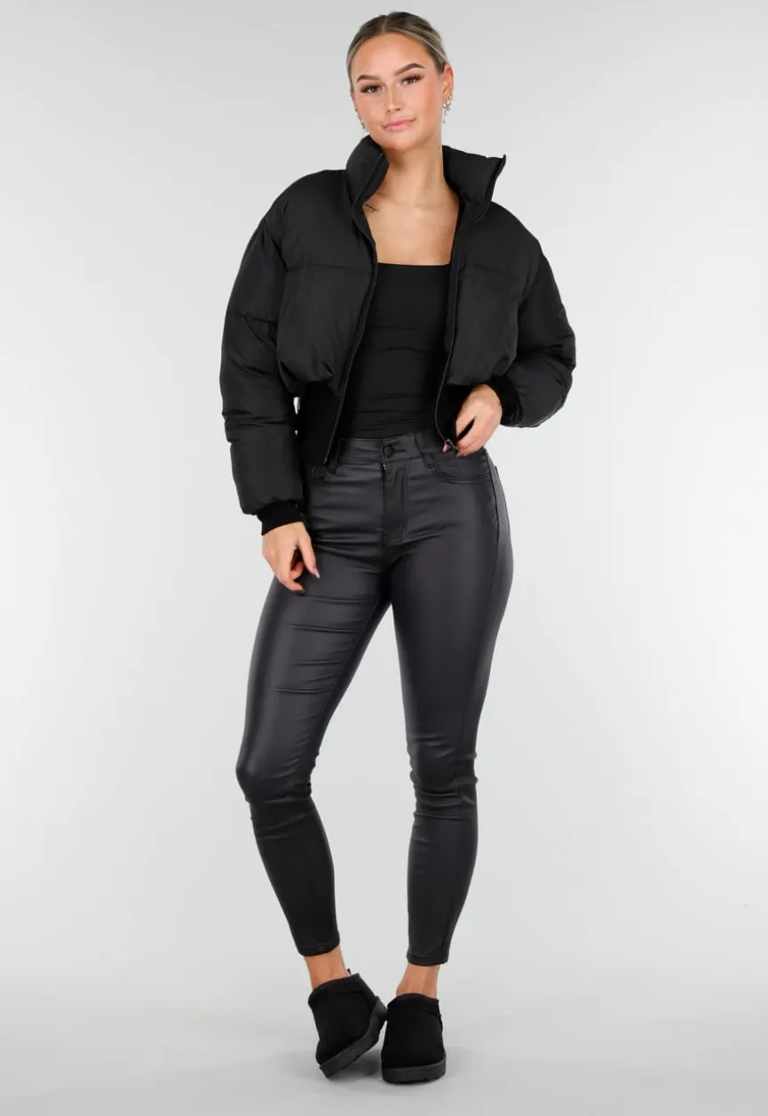 Zwarte Cropped Puffer Jas met Hoge Kraag en Verstelbare Trekkoorden