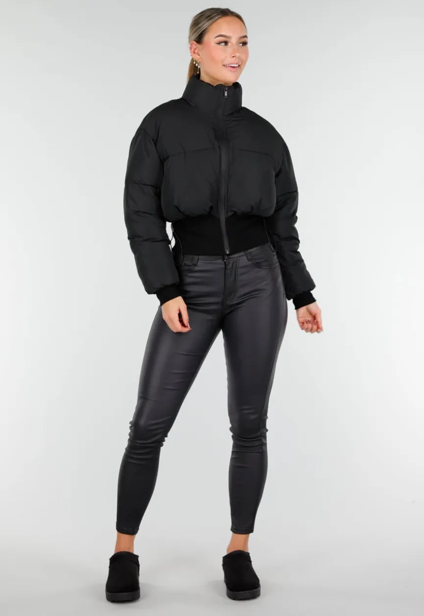 Zwarte Cropped Puffer Jas met Hoge Kraag en Verstelbare Trekkoorden