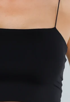 Zwarte Cropped Top met Spaghettibandjes en Dubbele Laag