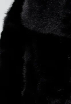 Zwarte Faux Fur Jas met Brede Kraag
