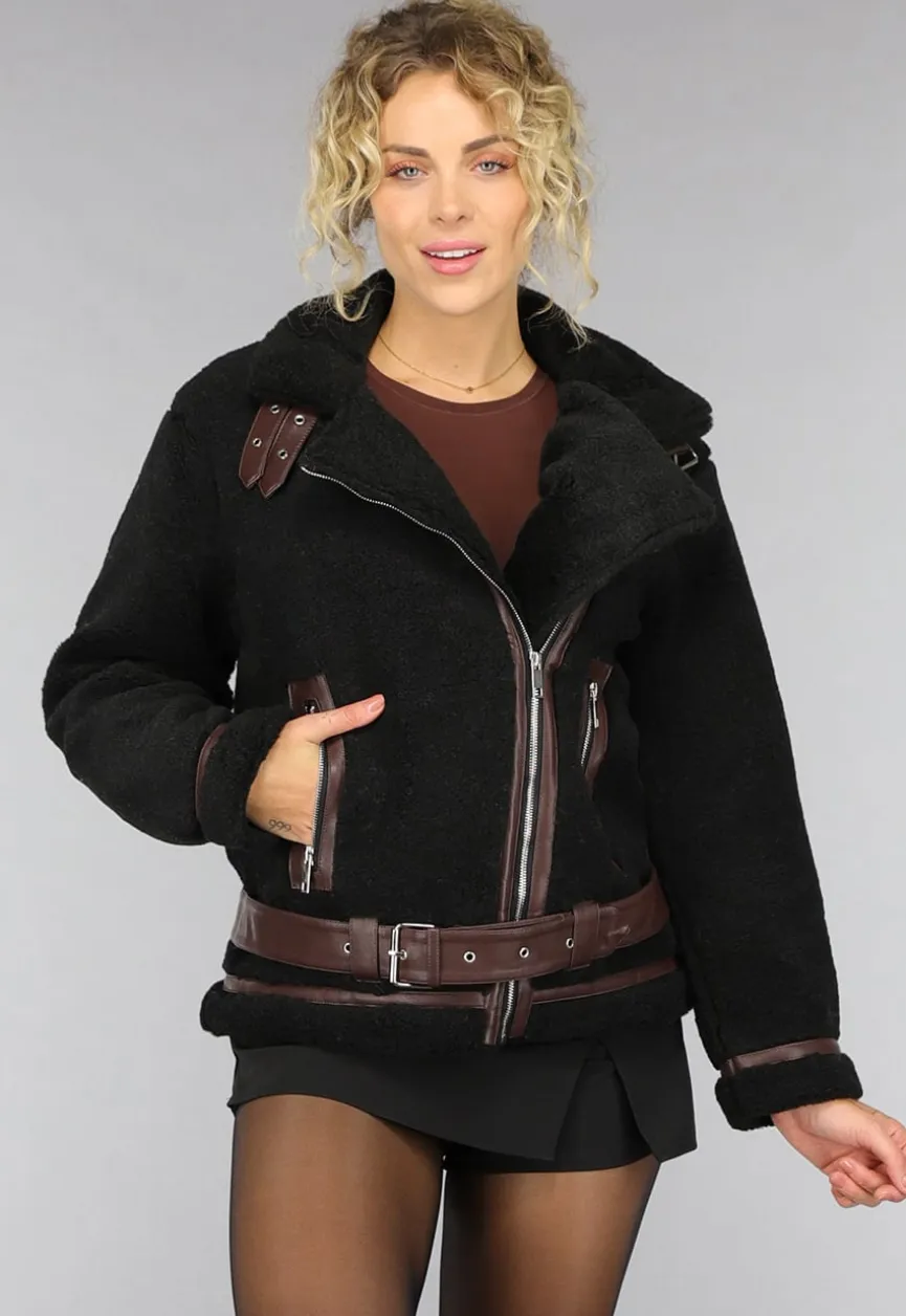 Zwarte Fluffy Jas met Bruine Gesp Details