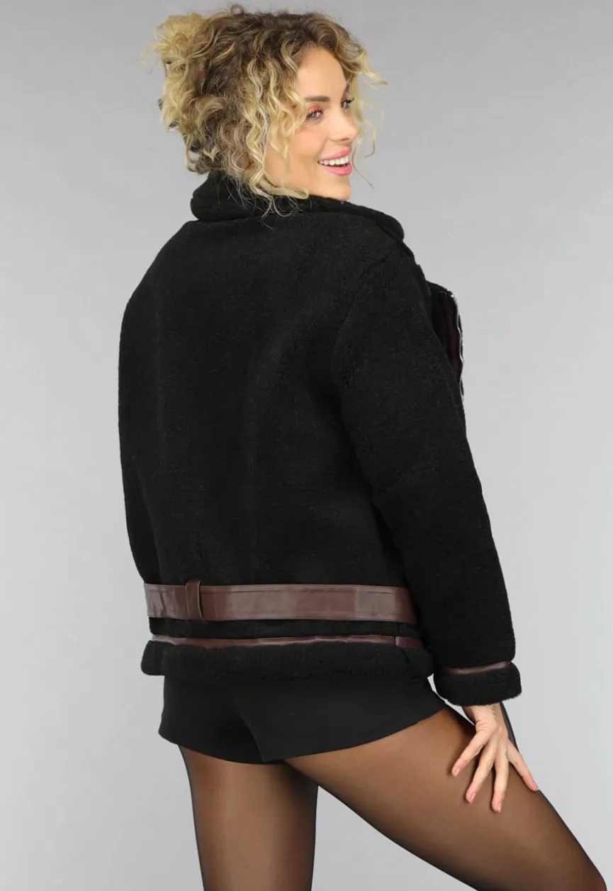 Zwarte Fluffy Jas met Bruine Gesp Details