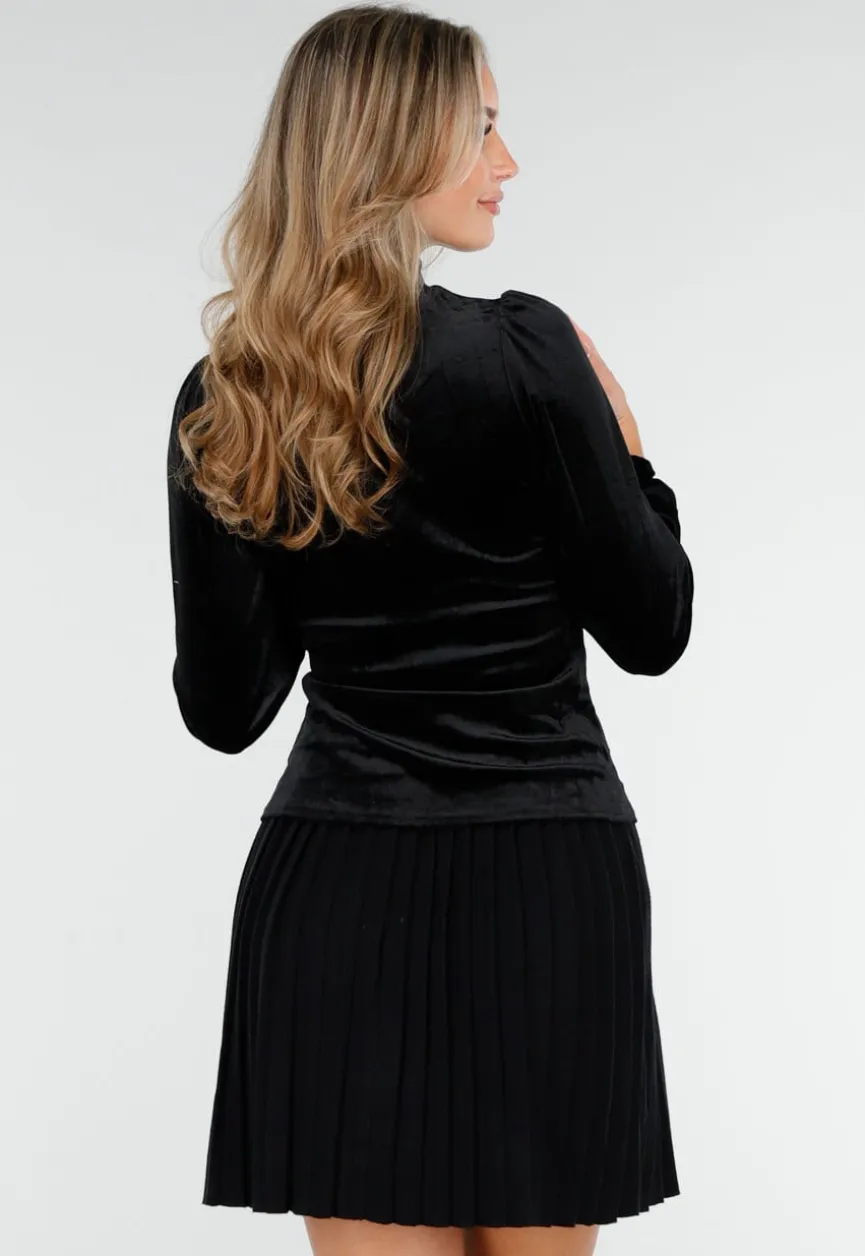 Zwarte Fluwelen Top met V-Hals en Choker Detail