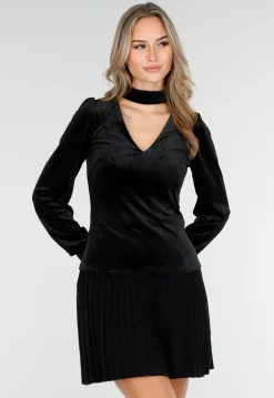 Zwarte Fluwelen Top met V-Hals en Choker Detail