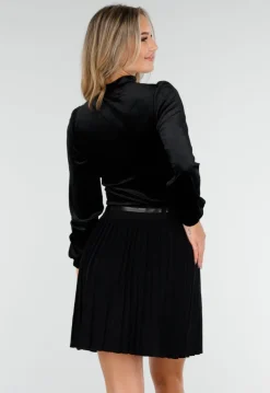 Zwarte Fluwelen Top met V-Hals en Choker Detail